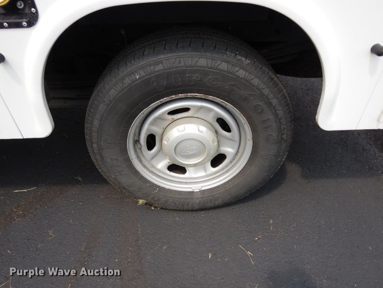 image for item DJ4375 2015 Ford F250 Super Duty XL  Crew Cab utility bed pickup truck