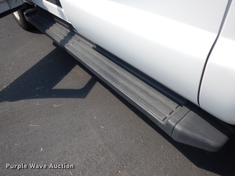 image for item DJ4375 2015 Ford F250 Super Duty XL  Crew Cab utility bed pickup truck