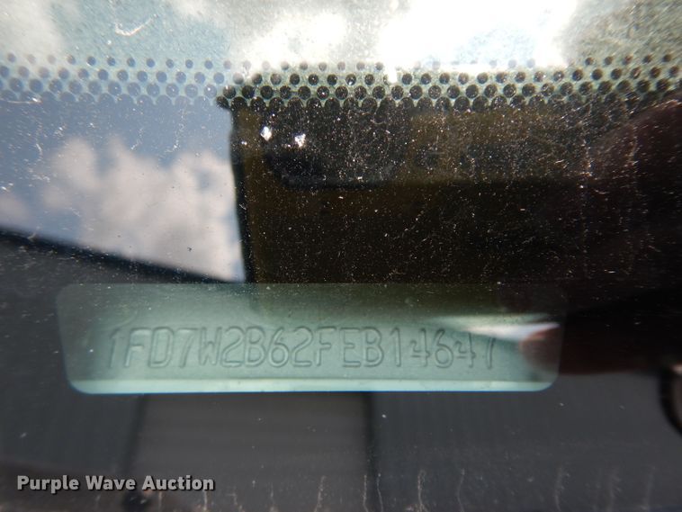 image for item DJ4375 2015 Ford F250 Super Duty XL  Crew Cab utility bed pickup truck