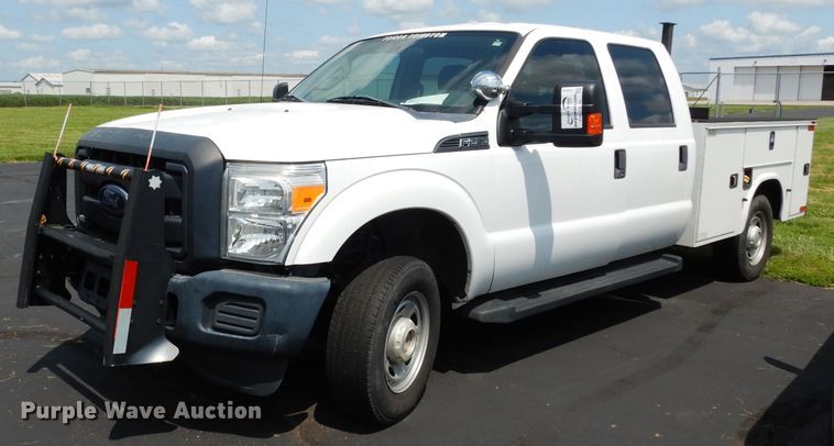 image for item DJ4376 2015 Ford F250 Super Duty XL  Crew Cab utility bed pickup truck