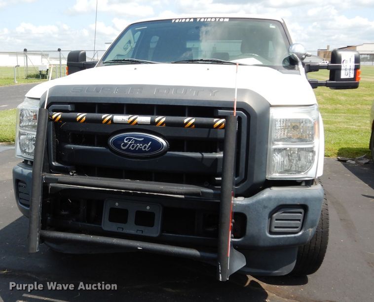 image for item DJ4376 2015 Ford F250 Super Duty XL  Crew Cab utility bed pickup truck