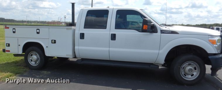 image for item DJ4376 2015 Ford F250 Super Duty XL  Crew Cab utility bed pickup truck