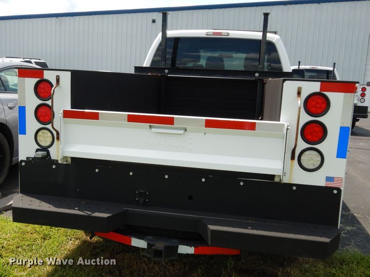 image for item DJ4376 2015 Ford F250 Super Duty XL  Crew Cab utility bed pickup truck