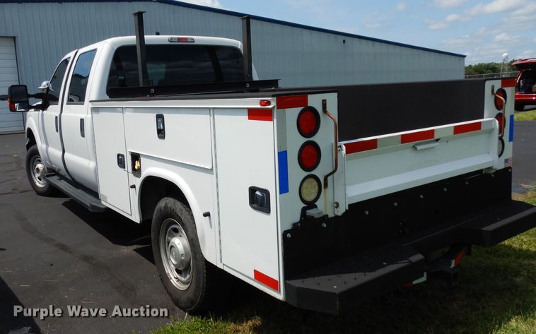 image for item DJ4376 2015 Ford F250 Super Duty XL  Crew Cab utility bed pickup truck