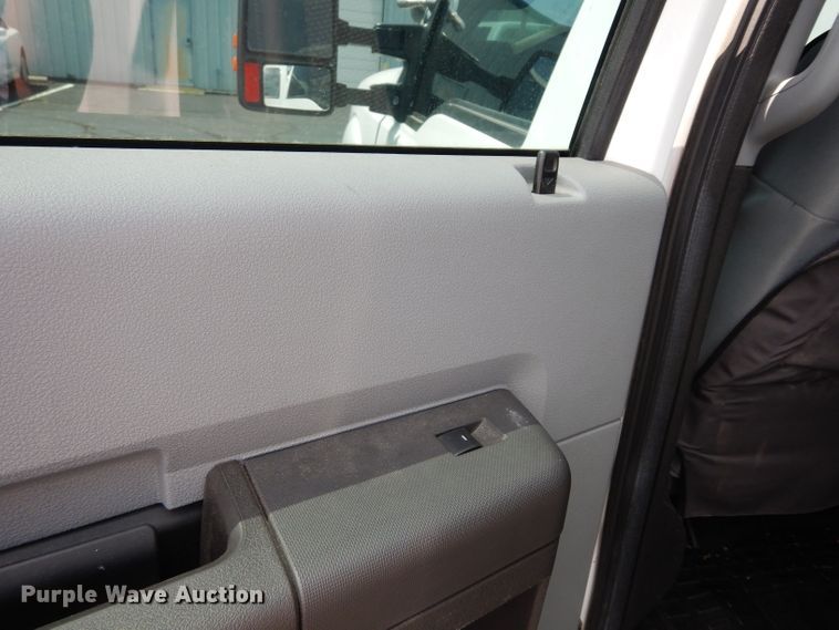 image for item DJ4376 2015 Ford F250 Super Duty XL  Crew Cab utility bed pickup truck