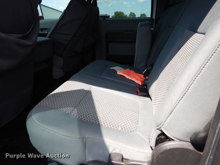 image for item DJ4376 2015 Ford F250 Super Duty XL  Crew Cab utility bed pickup truck