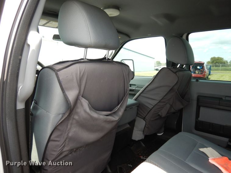 image for item DJ4376 2015 Ford F250 Super Duty XL  Crew Cab utility bed pickup truck