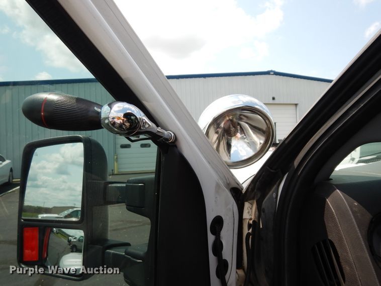 image for item DJ4376 2015 Ford F250 Super Duty XL  Crew Cab utility bed pickup truck