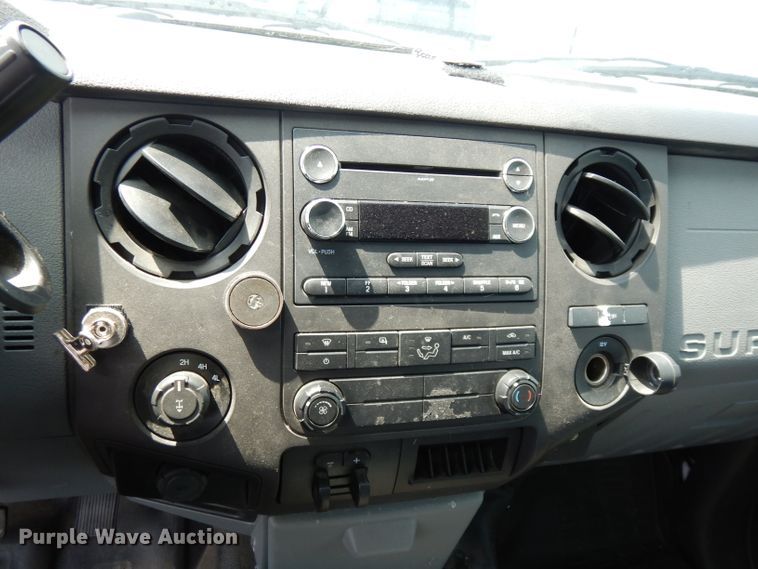 image for item DJ4376 2015 Ford F250 Super Duty XL  Crew Cab utility bed pickup truck