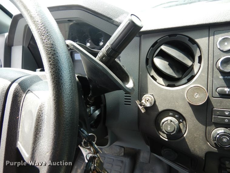 image for item DJ4376 2015 Ford F250 Super Duty XL  Crew Cab utility bed pickup truck