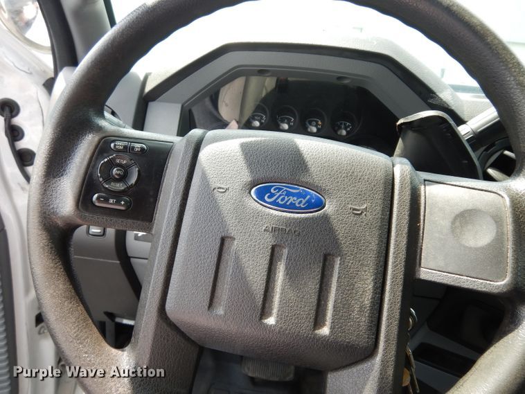 image for item DJ4376 2015 Ford F250 Super Duty XL  Crew Cab utility bed pickup truck