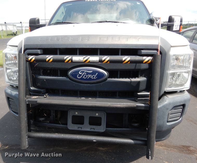 image for item DJ4376 2015 Ford F250 Super Duty XL  Crew Cab utility bed pickup truck