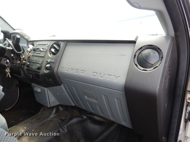 image for item DJ4376 2015 Ford F250 Super Duty XL  Crew Cab utility bed pickup truck