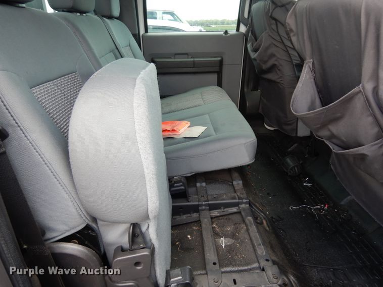 image for item DJ4376 2015 Ford F250 Super Duty XL  Crew Cab utility bed pickup truck