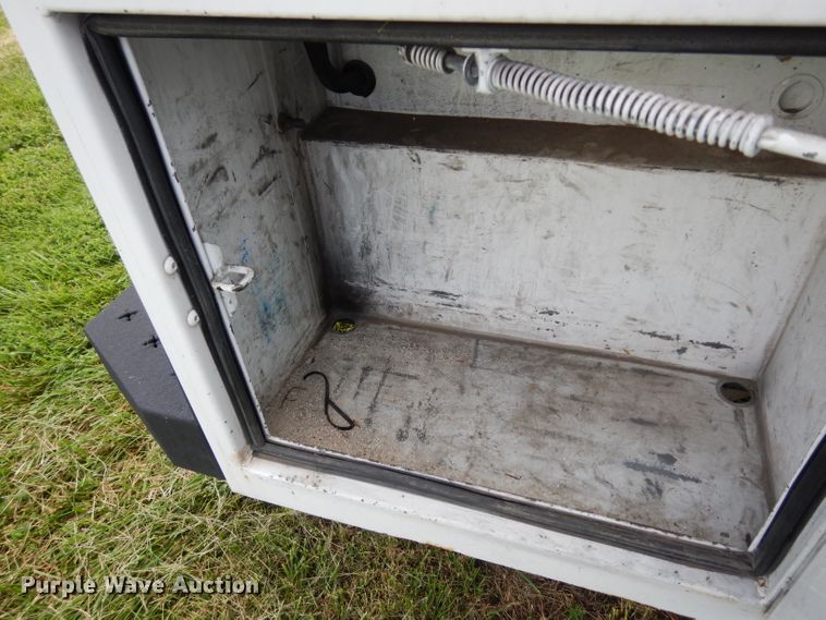 image for item DJ4376 2015 Ford F250 Super Duty XL  Crew Cab utility bed pickup truck