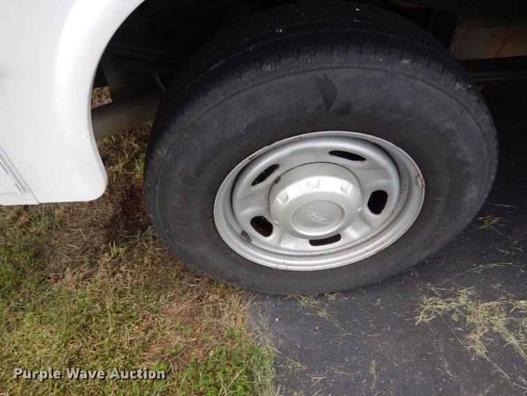 image for item DJ4376 2015 Ford F250 Super Duty XL  Crew Cab utility bed pickup truck