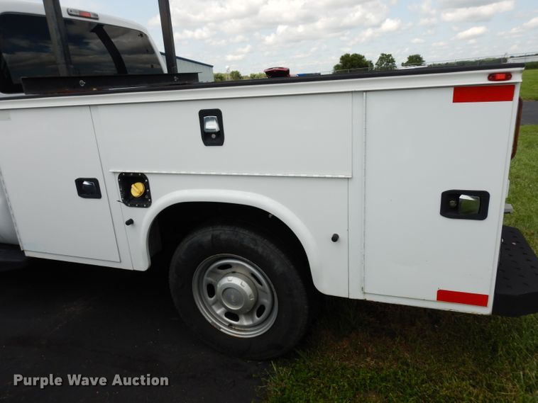 image for item DJ4376 2015 Ford F250 Super Duty XL  Crew Cab utility bed pickup truck