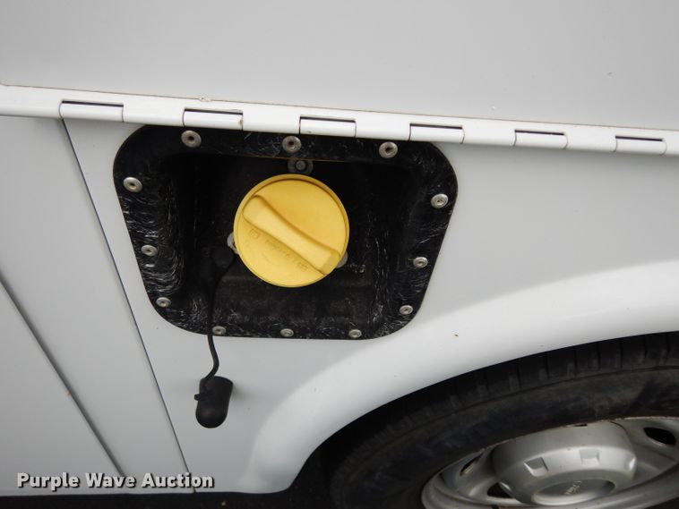 image for item DJ4376 2015 Ford F250 Super Duty XL  Crew Cab utility bed pickup truck