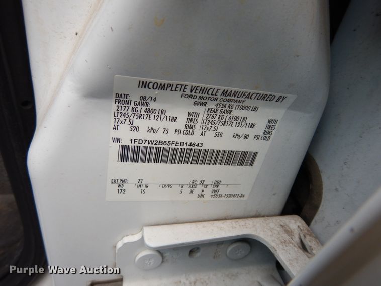 image for item DJ4376 2015 Ford F250 Super Duty XL  Crew Cab utility bed pickup truck