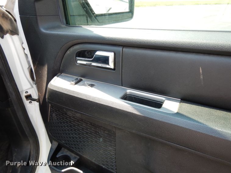 image for item DJ4379 2017 Ford Expedition EL  SUV