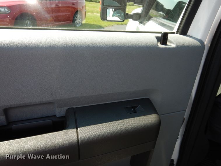 image for item DJ4381 2014 Ford F250 Super Duty XL  Crew Cab utility bed pickup truck