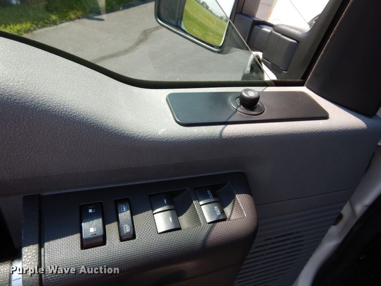 image for item DJ4381 2014 Ford F250 Super Duty XL  Crew Cab utility bed pickup truck