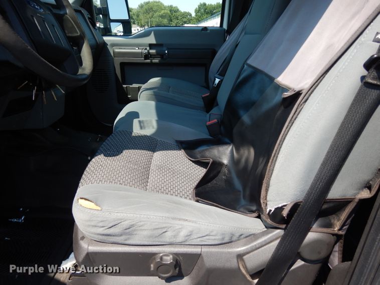 image for item DJ4381 2014 Ford F250 Super Duty XL  Crew Cab utility bed pickup truck