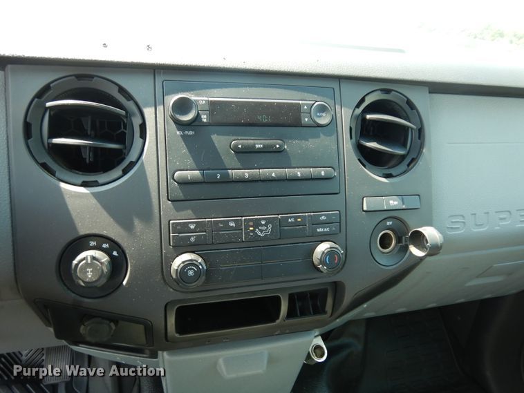 image for item DJ4381 2014 Ford F250 Super Duty XL  Crew Cab utility bed pickup truck