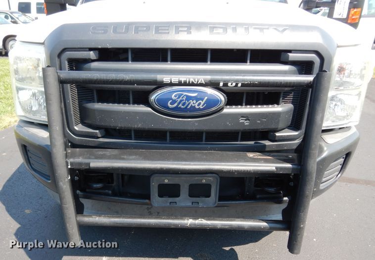 image for item DJ4381 2014 Ford F250 Super Duty XL  Crew Cab utility bed pickup truck