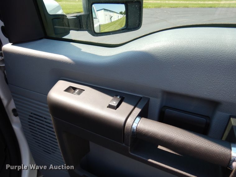 image for item DJ4381 2014 Ford F250 Super Duty XL  Crew Cab utility bed pickup truck