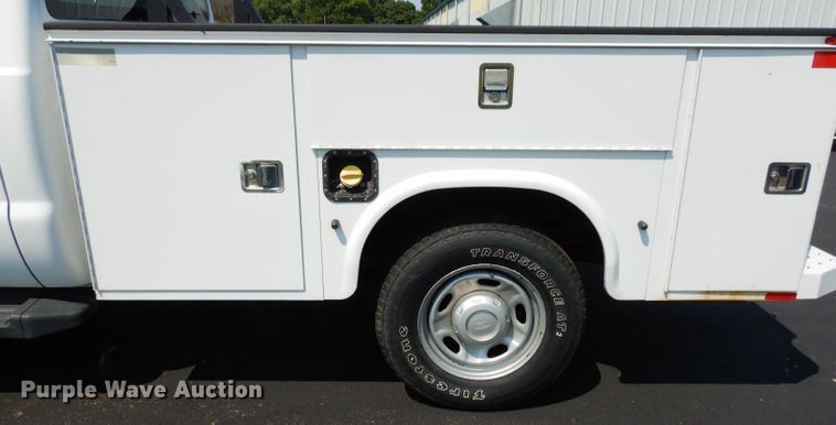 image for item DJ4381 2014 Ford F250 Super Duty XL  Crew Cab utility bed pickup truck