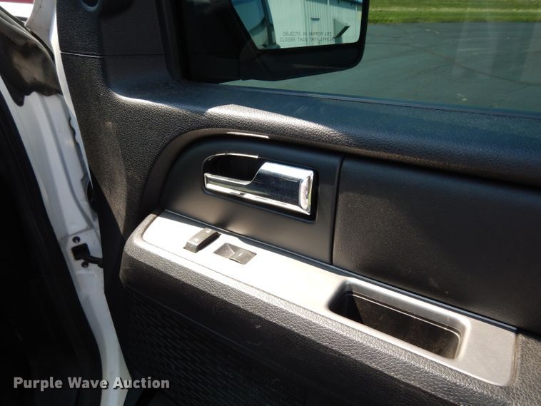 image for item DJ4382 2017 Ford Expedition EL  SUV