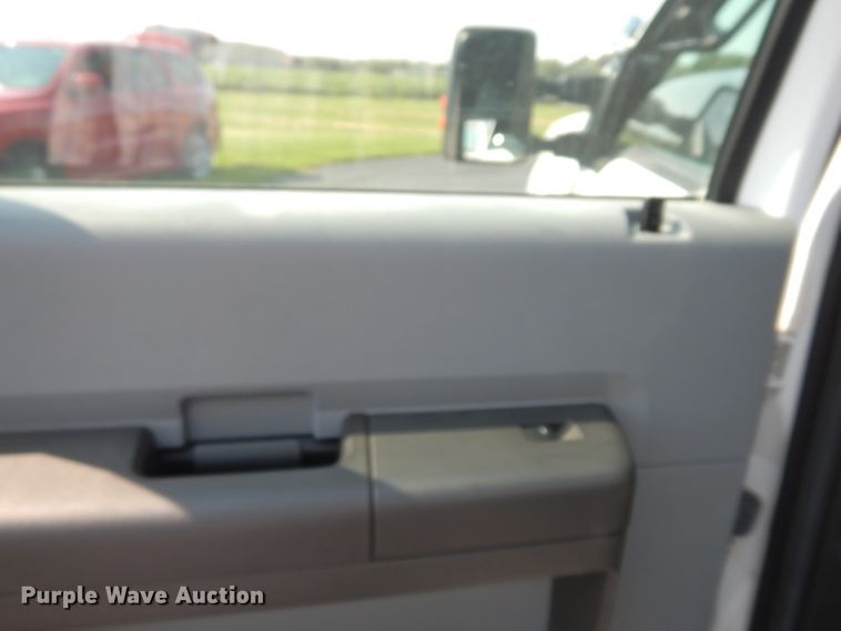 image for item DJ4383 2014 Ford F250 Super Duty XL  Crew Cab utility bed pickup truck