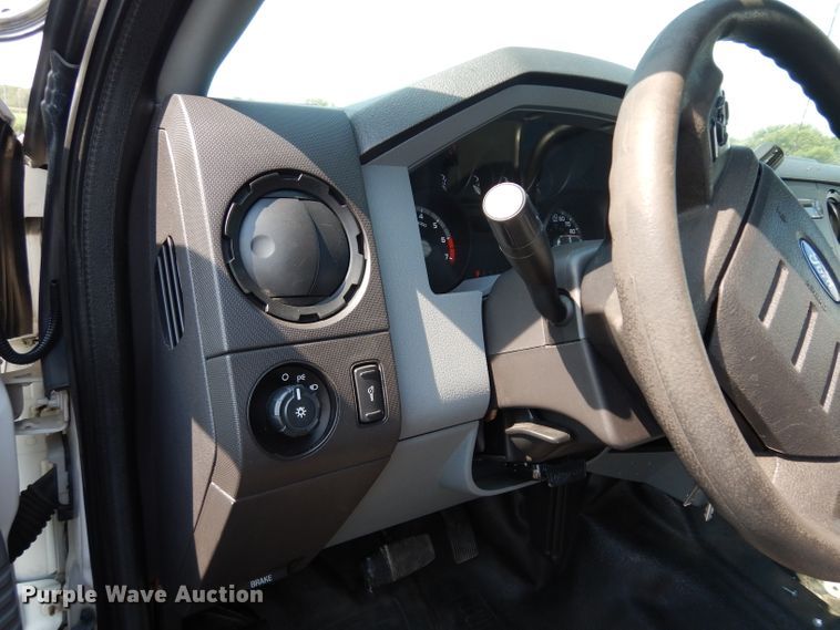 image for item DJ4383 2014 Ford F250 Super Duty XL  Crew Cab utility bed pickup truck