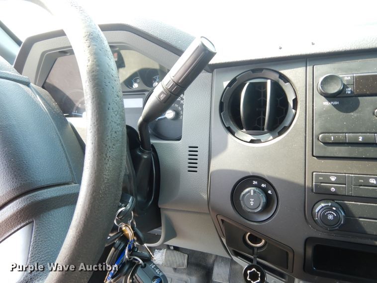 image for item DJ4383 2014 Ford F250 Super Duty XL  Crew Cab utility bed pickup truck