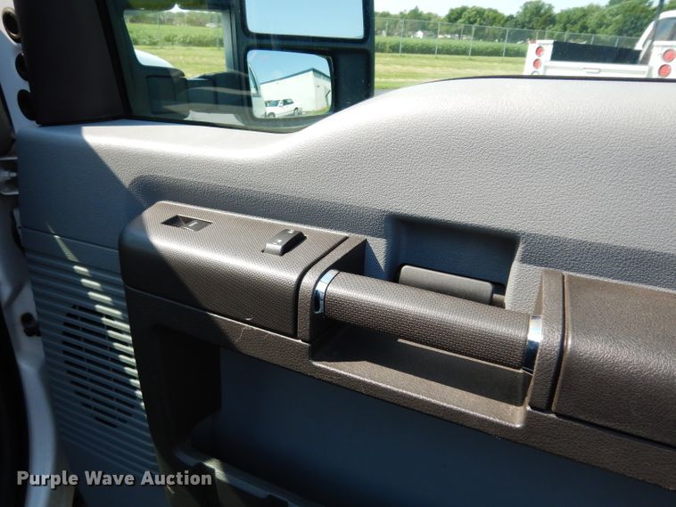 image for item DJ4383 2014 Ford F250 Super Duty XL  Crew Cab utility bed pickup truck