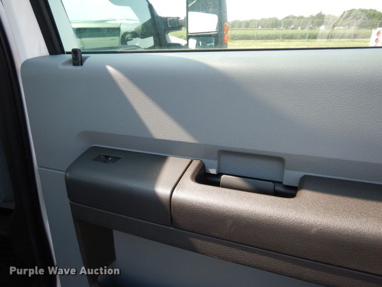 image for item DJ4383 2014 Ford F250 Super Duty XL  Crew Cab utility bed pickup truck