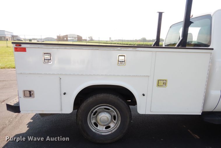 image for item DJ4383 2014 Ford F250 Super Duty XL  Crew Cab utility bed pickup truck