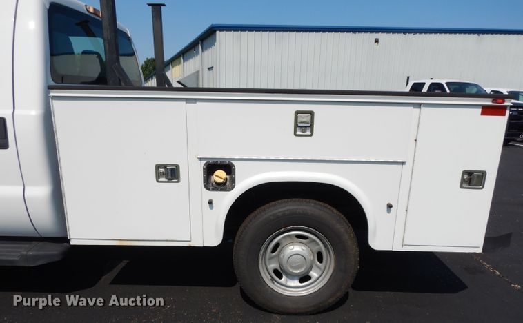 image for item DJ4383 2014 Ford F250 Super Duty XL  Crew Cab utility bed pickup truck