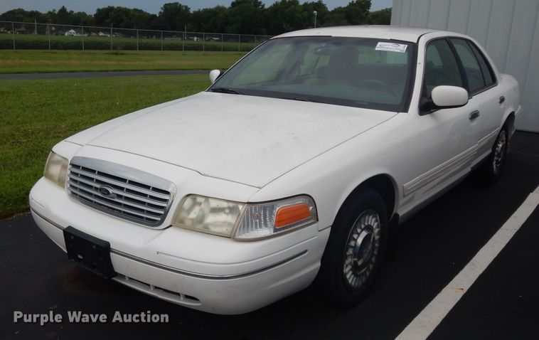 image for item DJ4384 2000 Ford Crown Victoria Police Interceptor