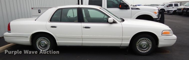 image for item DJ4384 2000 Ford Crown Victoria Police Interceptor