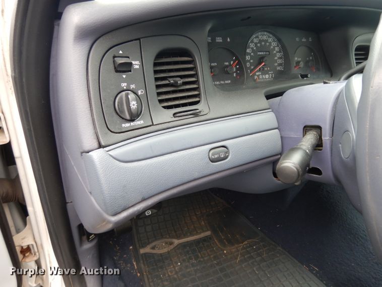 image for item DJ4384 2000 Ford Crown Victoria Police Interceptor