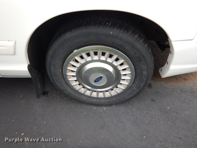 image for item DJ4384 2000 Ford Crown Victoria Police Interceptor