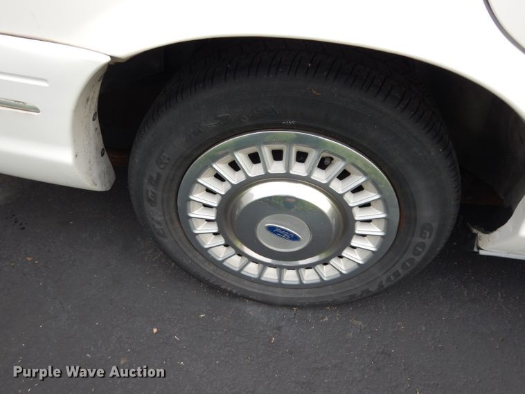 image for item DJ4384 2000 Ford Crown Victoria Police Interceptor