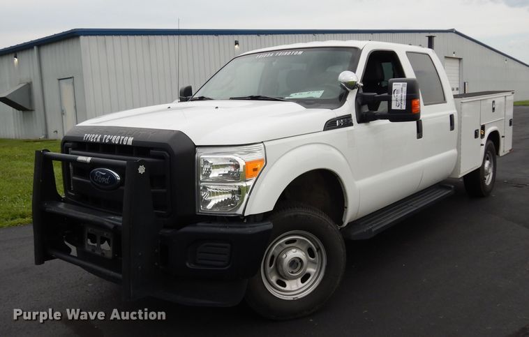 image for item DJ4385 2015 Ford F250 Super Duty  Crew Cab utility bed pickup truck