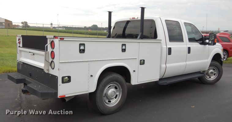 image for item DJ4385 2015 Ford F250 Super Duty  Crew Cab utility bed pickup truck