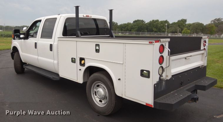 image for item DJ4385 2015 Ford F250 Super Duty  Crew Cab utility bed pickup truck