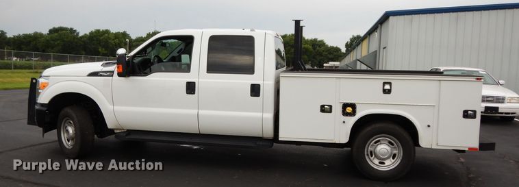 image for item DJ4385 2015 Ford F250 Super Duty  Crew Cab utility bed pickup truck
