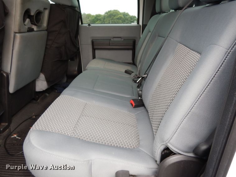 image for item DJ4385 2015 Ford F250 Super Duty  Crew Cab utility bed pickup truck