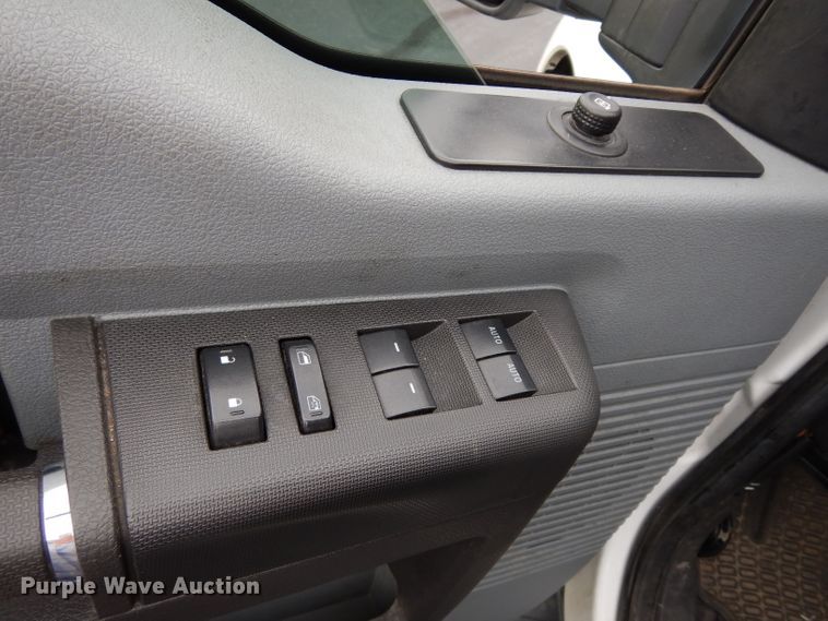 image for item DJ4385 2015 Ford F250 Super Duty  Crew Cab utility bed pickup truck